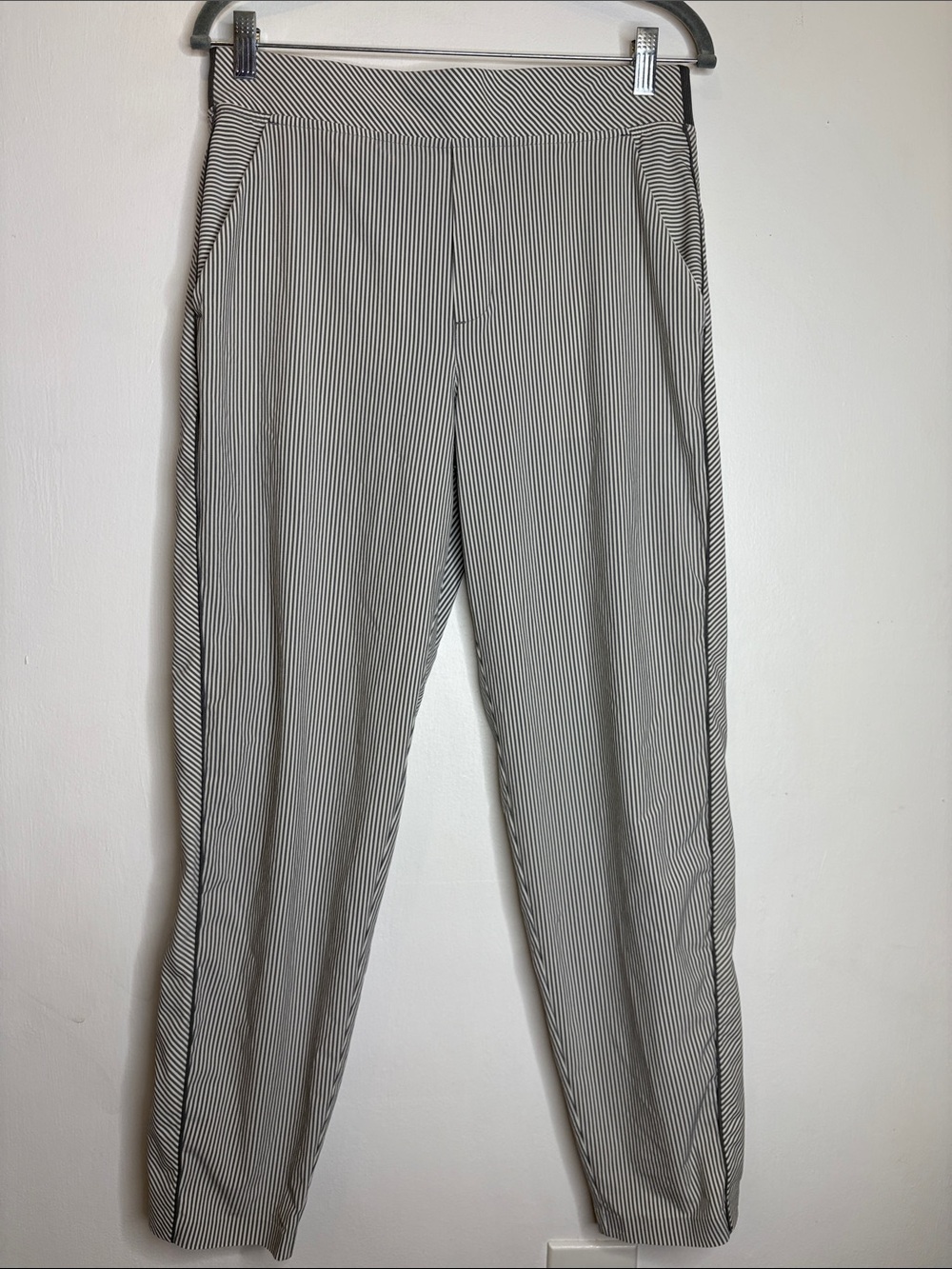Athleta Brooklyn textured ankle pant Pinstripe size 10